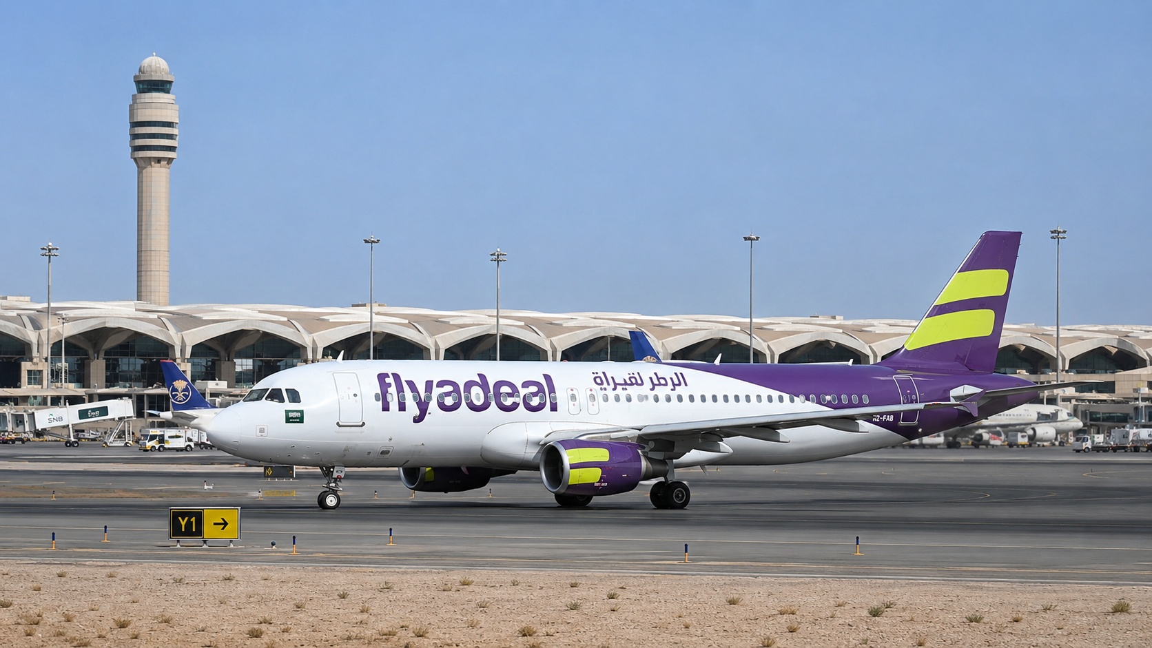 طائرة إيرباص A320 بألوان طيران أديل في مطار الملك عبدالعزيز الدولي بجدة