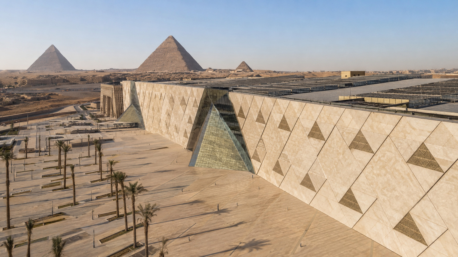واجهة المتحف الحديثة بالقرب من أهرامات الجيزة