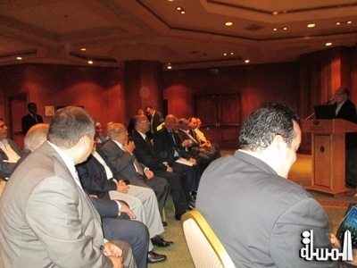 رئيس الجمعية الكاتب جلال دويدار يناقش وزير الطيران