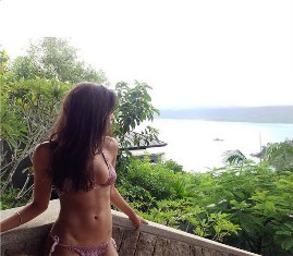 Up-and-coming British pop talent Arlissa holidays in Seychelles