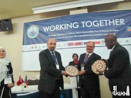 يسلم د عبدالرازق عربيات درع المحافظة