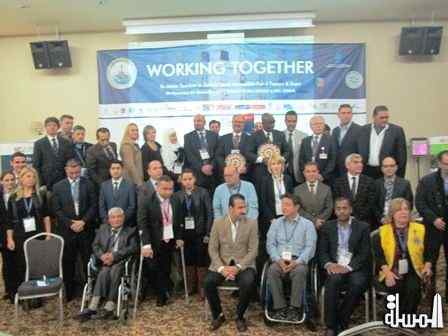 صورة جماعية للمشاركين بالملتقى العربى الاوروبى التركى