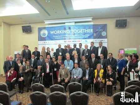 صورة جماعية للمشاركين بالملتقى العربى الاوروبى التركى