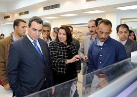 عبد الواحد النبوي يتفقد بروفة لمشروع المتحف الجوال