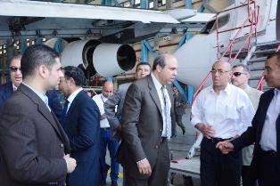 بالصور وزير الطيران يتابع الاستعدادات النهائية بمطار القاهرة لاستقبال ضيوف حفل افتتاح القناة الجديدة