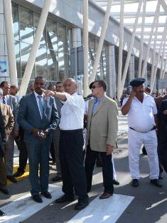 بالصور وزير الطيران يتابع الاستعدادات النهائية بمطار القاهرة لاستقبال ضيوف حفل افتتاح القناة الجديدة