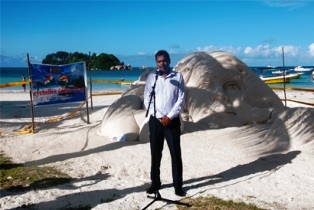 World class sand artist sculpts fascinating attraction on Praslin island in the Seychelles