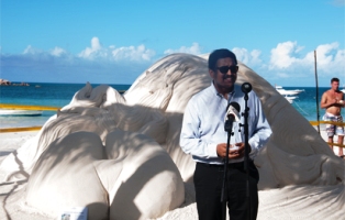 World class sand artist sculpts fascinating attraction on Praslin island in the Seychelles