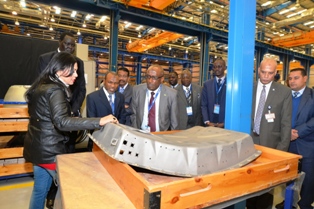 مصر للطيران تستضيف 38 سفيرا وممثلا للدول الأفريقية بمصر للتعرف على امكانيات الشركة وأنشطتها