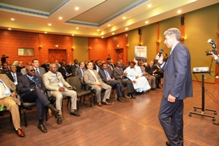 مصر للطيران تستضيف 38 سفيرا وممثلا للدول الأفريقية بمصر للتعرف على امكانيات الشركة وأنشطتها