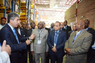 مصر للطيران تستضيف 38 سفيرا وممثلا للدول الأفريقية بمصر للتعرف على امكانيات الشركة وأنشطتها