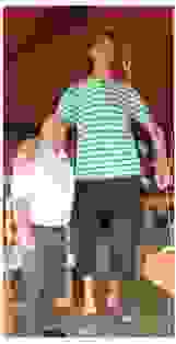 World's tallest man meets with the Seychelles Minister of Tourism and Culture