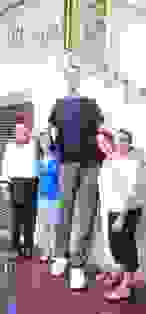 Friendly Seychelles creole lunch at Treasure Cove with world tallest friendly giant