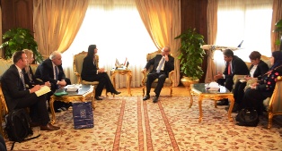 وزير الطيران يستقبل وزيرة السياحة اليونانية لبحث سبل تعزيز التعاون فى السفر والسياحة