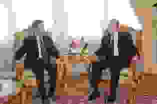 حسام كمال وزير الطيران يلتقى سفير الفلبين لدراسة استئناف الرحلات بين البلدين