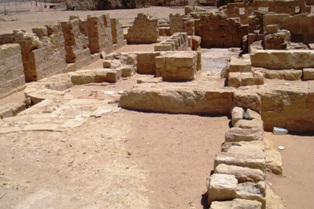 دراسة أثرية حضارية تستعرض الآثار المسيحية بسيناء فى ملتقى القبطيات ببيت السنارى