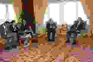 حسام كمال يبحث مع السفير الصينى زيادة الرحلات بين البلدين وتبادل الخبرات فى تدريب الطيارين