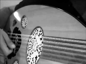 ورشة تعليم العود للمبتدئين في بيت السنارى الثقافى