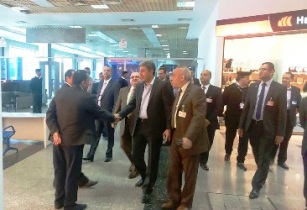 شريف فتحى وزير الطيران يتفقد مطار شرم الشيخ ويطمئن على الاجراءات الامنية