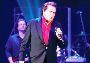 المطرب العالمى إنجلبرت همبردنك إنغلبرت يدعم السياحة المصرية بحفل غنائي