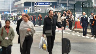 مطار بروكسل يفتتح صالة المغادرة عقب هجوم داعش