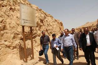 محافظ بنى سويف يتفقد محمية كهف وادي سنور لترويجها سياحيا