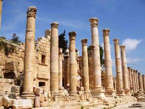 العثور على راس تمثال امبراطورية رومانية في جرش