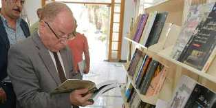 وزير الثقافة يتفقد معرض سور الأزبكية