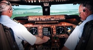 طيارين تركيين :جسم غامض بضوء أخضر ظهر بعد سقوط الطائرة المصرية