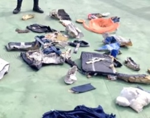 لجنة التحقيق المصرية: نقل 18 مجموعة من حطام الطائرة الى معامل البحث الجنائى