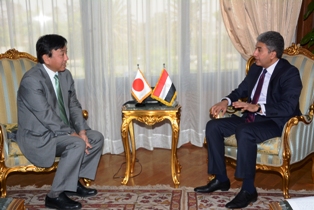 شريف فتحى يستقبل سفير اليابان لتعزيز التعاون التكنولوجى بالمطارات المصرية