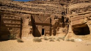 السعودية تسعى لتعزيز اقتصادها من السياحة الدينية