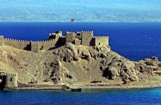 منفذ طابا البرى يستقبل 1448 سائحا