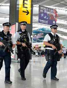 مطارات العالم تشدد إجراءاتها الامنية ضد المسافرين