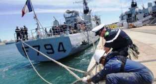 French specialist vessel joining Egyptair black box search