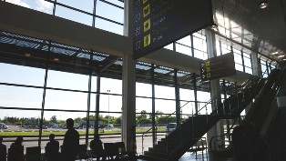 رئيس الوزراء الروسي يفتتح مطار موسكو الرابع