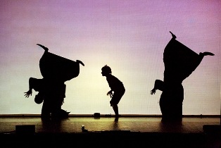 العلاج بالفن للأطفال في مشروع سحر الظلال بمكتبة الإسكندرية