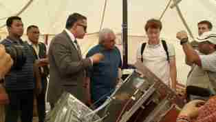 وزير الآثار يتفقد مشروع تطوير منطقة الأهرامات بمشاركة حواس