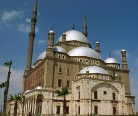 خبير آثار يرصد رمضان فى ذاكرة الحضارة الإسلامية الرؤيا والقيام والموائد والمدفع