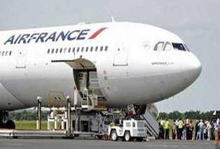 فرنسا مهدده بخسارة ملايين الدولارات بسبب إضراب طياري الخطوط الجوية