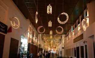 سياحة البحرين تعزيز مكانة سوق المنامة التقليدي بتزين باب البحرين احتفاءً بشهر رمضان