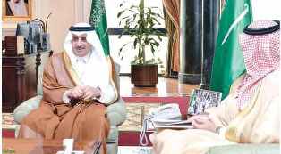 أمير تبوك يستعرض استعداد «السياحة» لإقامة فعاليات الصيف