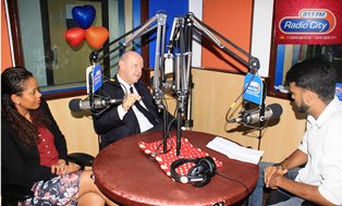 Press Friendly Seychelles Minister puts his tourism paradise islands in the news in India