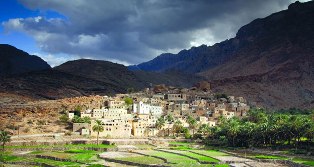 وزير السياحة :تشكيل لجنة وزارية لضمان تنفيذ الاستراتيجية العمانية للسياحة