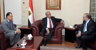 رئيس الوزراء يبحث تنفيذ مشروع القطار المعلق لربط الجيزة بـ6 أكتوبر