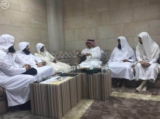 وزير الحج والعمرة يزور أئمة ومؤذني المسجد النبوي بالمدينة