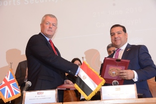مصر توقع اتفاقية تعاون مع بريطانيا فى مجال أمن المطارات