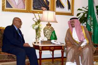 وزير الحج والعمرة يلتقي السفير الماليزي