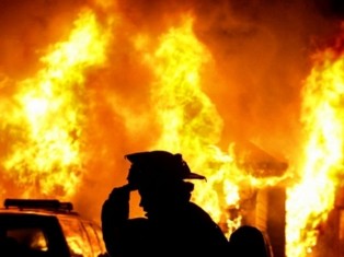 انقاذ 152 معتمرا من حريق بأحد فنادق مكة المكرمة