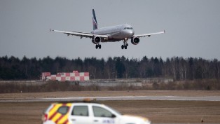 طائر يجبر طائرة إيرباص بالهبوط اضطراريا